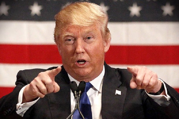 U.S. Republican presidential candidate businessman Donald Trump speaks at a veteran's rally in Des Moines, Iowa January 28, 2016. REUTERS/Rick Wilking  - RTX24HM9