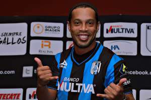 Ciudad de México, 12 de septiembre de 2014. Ronaldinho durante su presentación con los Gallos Blancos del Querétaro, celebrada en el un hotel de Polanco. Foto: Imago7/Ernesto Pérez M.