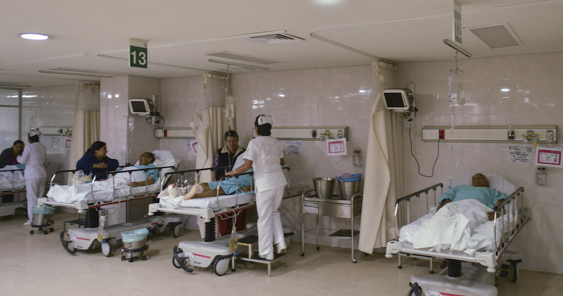 CIUDAD DE MÉXICO, 06MAYO2016.- Instalaciones del Hospital General No. 2 Villa Coapa del Instituto Mexicano del Seguro Social (IMSS). Autoridades del instituto realizaron el "Programa de Uso de Quirófanos los Fines de Semana", que tiene como propósito la realización de por lo menos 160 intervenciones quirurgicas durante los fines de semana en el area de ortopedia y traumatología a nivel nacional.
FOTO: ADOLFO VLADIMIR /CUARTOSCURO.COM