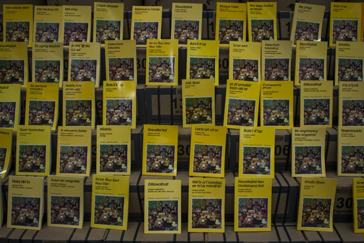 Libros te texto en lenguas indÃ­genas (Foto: cuartoscuro.com)