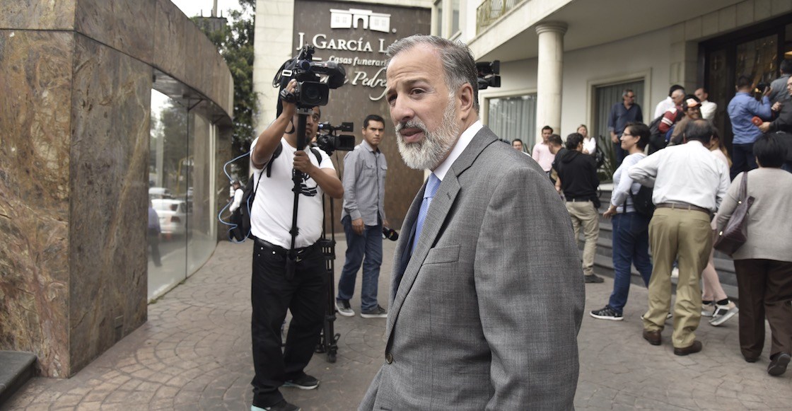 CIUDAD DE MÉXICO, 27ABRIL2019.- Familiares y conocidos asisten a la Casa Funeraria J. García López por el fallecimiento de María de los Ángeles Moreno, ex presidenta del Partido Revolucionario Institucional (PRI). FOTO: MARIO JASSO /CUARTOSCURO.COM