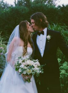 Elizabeth Gillies se casó en secreto 