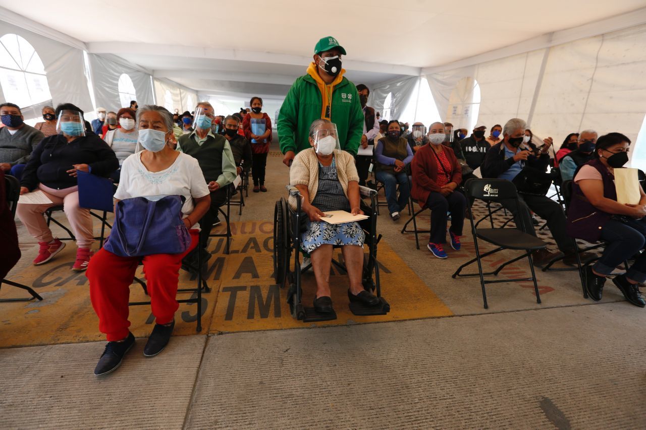 CIUDAD DE MÉXICO, 02MARZO2021.- Hoy se cumple el día siete de la jornada nacional de vacunación contra el Covid-19 a personas mayores de 60 en la alcaldía de Tláhuac.
FOTO: GOBIERNO DE LA CIUDAD DE MÉXICO/CUARTOSCURO.COM